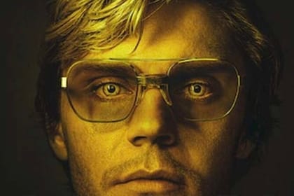 Jeffrey Dahmer Really Wore Yellow Contacts Like the Emperor