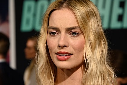 Margot Robbie 'Mortified'; Blonde Tears; Bond Producers Talk Idris Elba