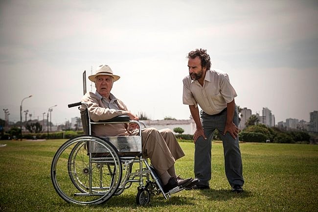 Federico Luppi (Coronel Rivero)- Damian Alcazar (Magallanes)