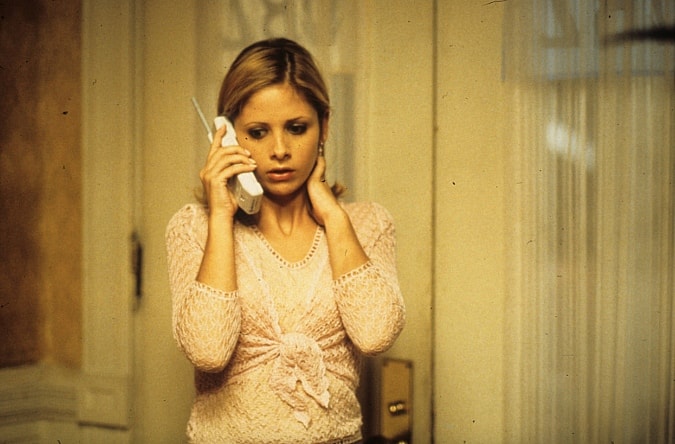 Robert Downey Jr. Gets Emotional; Zoe Saldaña Clarifies; Scream 2 Turns 25