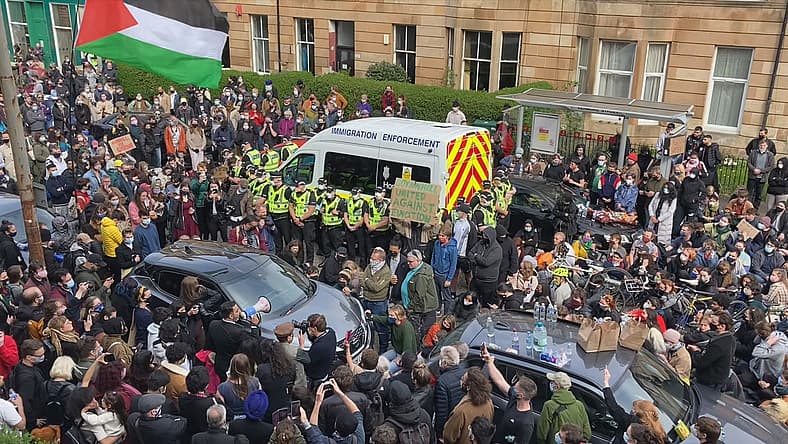 Everybody to Kenmure Street