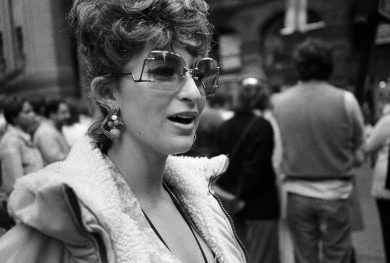 Jennifer Gray undercover on the set of Ferris Bueller's day off