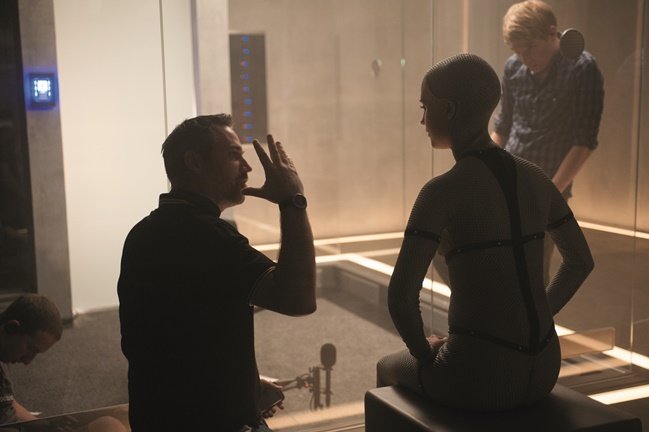 Vikander’s midsection and the back of her head and neck were replaced in post with a transparent fiberglass-like material